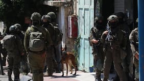 Las autoridades palestinas de Jerusalén Este denuncian más de 50 heridos y 60 detenidos en una redada israelí