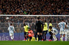 Una pincelada de Messi destraba al campeón del mundo: Argentina vence a Ecuador gracias al 10