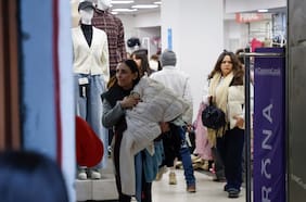 Cómo participar en el nuevo remate de Corona: hay muebles disponibles y ropa desde $650