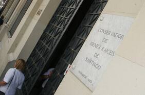 Tribunal rechaza demanda de sindicato de trabajadores al Conservador de Bienes Raíces de Santiago