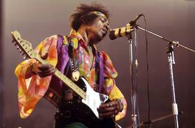 Entre abucheos, tormentas y disturbios: el caótico último concierto de Jimi Hendrix