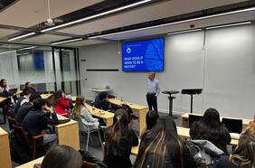 “Cómo ser un alcalde y gobernar tu ciudad”: las clases sobre alcaldías que imparte Joaquín Lavín en España