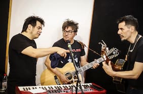 Quilapayún invita a Los Bunkers a su show en Lollapalooza Chile