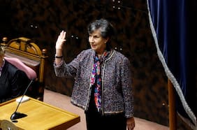 Exsenadora Isabel Allende visita Parlamento de Cataluña y su presidente la califica como una “persona excepcional”
