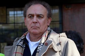 Animador César Antonio Santis es internado en Unidad de Paciente Crítico: “su condición es de cuidado”