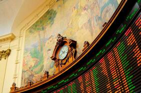 Multan a corredoras de bolsa por fallas en transacciones de acciones de Latam