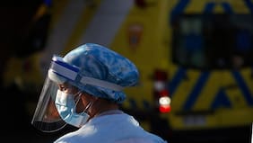 Qué se sabe sobre la “supergripe” H3N2 que provocó hospitales saturados y el retorno de las mascarillas en dos países