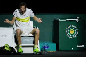 Medvedev pierde en Róterdam y no puede quitarle el dos a Nadal