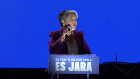 Adherentes de Jara insultan a Kast, Kaiser y Matthei durante discurso de candidata en cierre de campaña