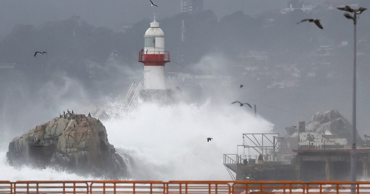 El impacto duradero de las marejadas y vientos en el litoral chileno: cómo la naturaleza reconfigura comunidades y economías