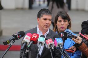 Destrozos en La Moneda: Monsalve anuncia que  gobierno presentará querellas por desordenes públicos y entregará antecedentes al CDE