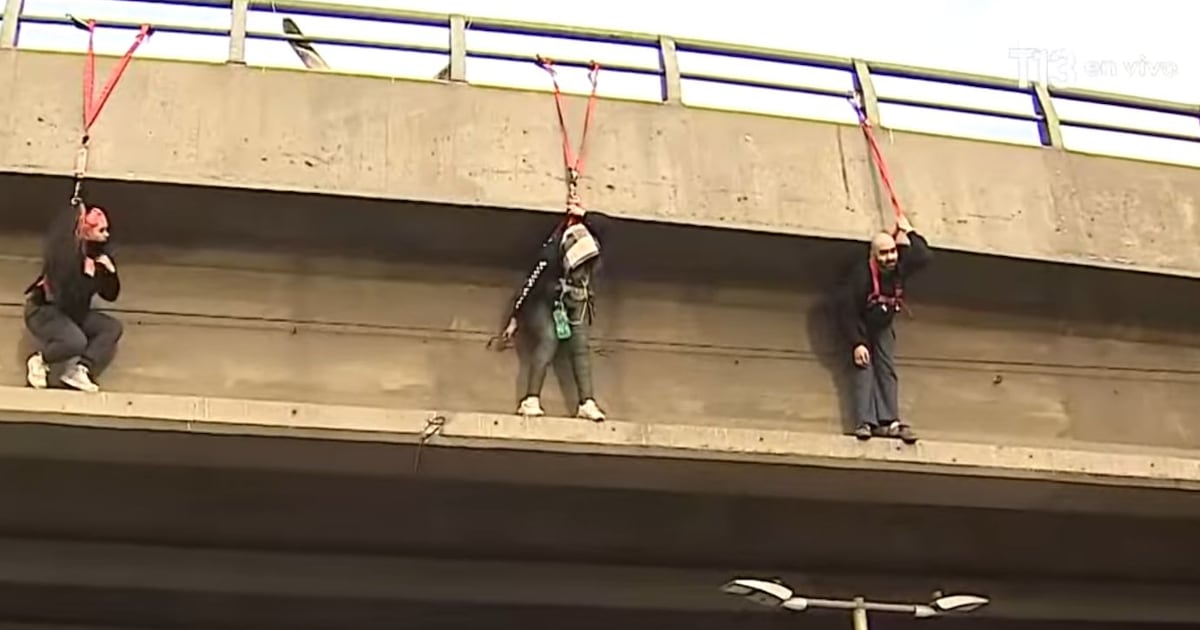 Cortan tránsito en Av. Grecia por grupo de personas manifestándose en paso sobre nivel