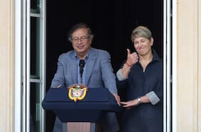 Petro aclara que su llamado a la “revolución” no supone defender la violencia