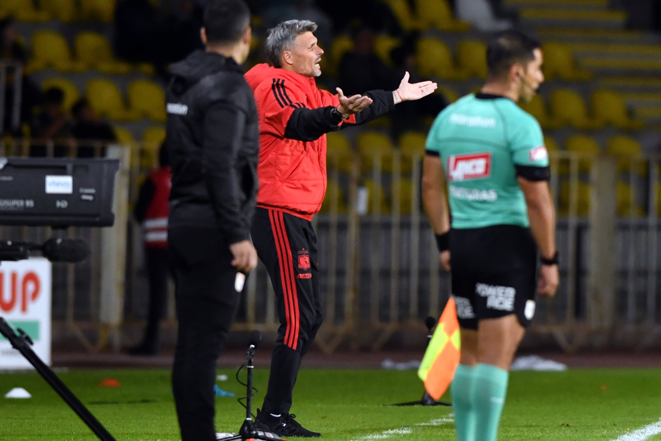 El duro recado del técnico Fernando Ortiz a Vozinha: “Es un jugador que tendrá que pelear el puesto como los demás”