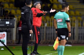 El duro recado del técnico Fernando Ortiz a Vozinha: “Es un jugador que tendrá que pelear el puesto como los demás”