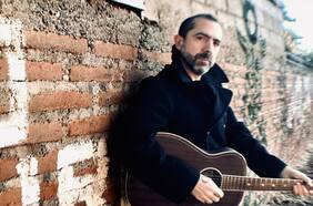 Angelo Pierattini sigue adelantando su LP con “Chocó la Micro” y anuncia concierto especial en SCD Bellavista