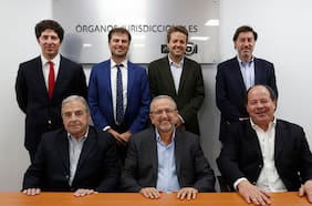 Hay un exárbitro y un exdirector de Cruzados: quiénes son los jueces que zanjarán la guerra entre la U y Colo Colo