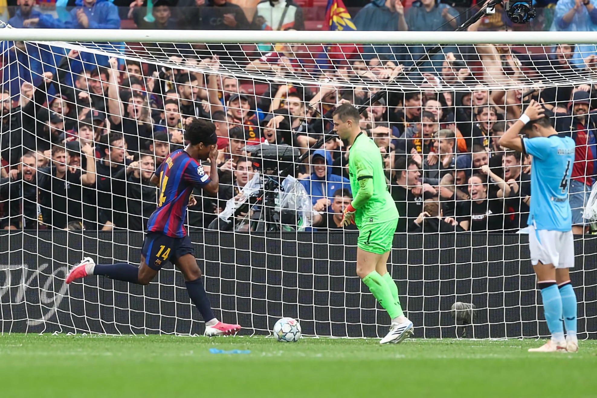 Presenta su candidatura al título: Barcelona debuta en la Champions League con una contundente goleada sobre Feyenoord