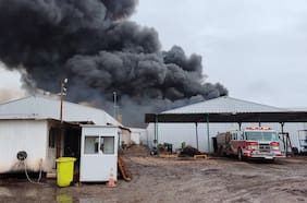 Incendio afecta bodega de empresa agrícola en El Monte