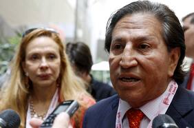 Alejandro Toledo se entrega a las autoridades de Estados Unidos para comenzar extradición a Perú