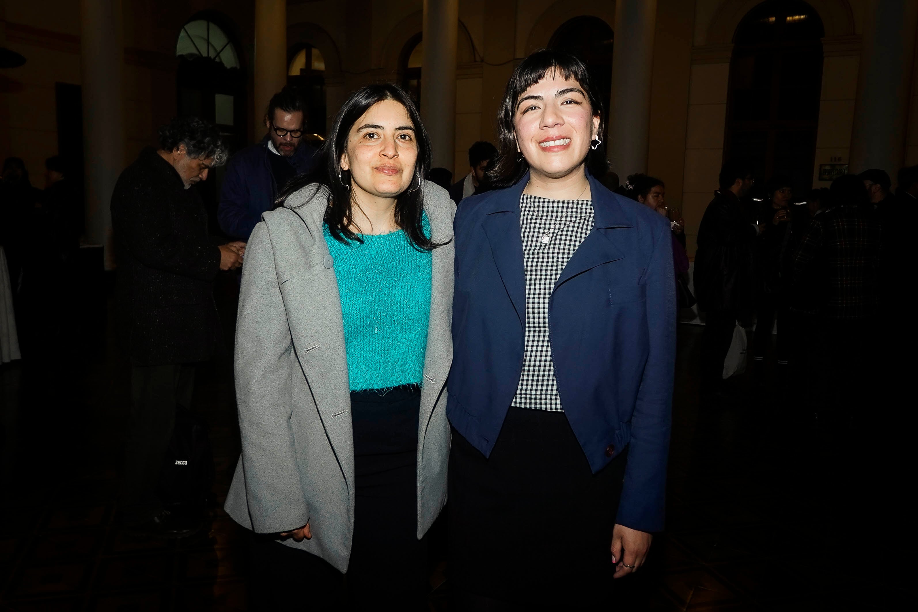 Lorena Fuentes, editora de Banda Propia; y Victoria Ramírez Mansilla, ganadora del Premio Manuel Montt.