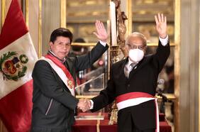 Críticas por manejo de la crisis en Perú: Permanencia en el cargo de primer ministro se complica