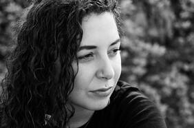 “Una Madre Teresa rockera”: la muerte de Sumy Sadurni, la destacada fotógrafa chilena que inmortalizó Uganda