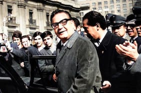 ¿Salvador Allende o Giorgio Armani?: La polémica que desató el cambio de nombre de un polideportivo en Italia