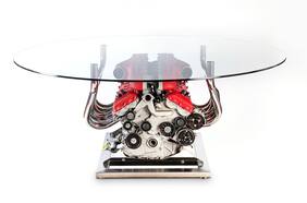 ¿Cuánto pagarías por esta mesa con un V12 de Ferrari?