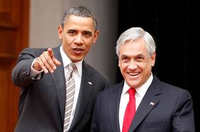 Las memorias de Obama: su viaje a Chile y un “polémico” concierto de Los Jaivas