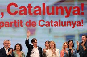 Socialistas obtienen una victoria en Cataluña y los independentistas pierden mayoría