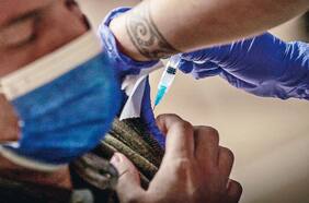 Vacunatorios se refuerzan para febrero: esperan superar récords diarios de inoculaciones