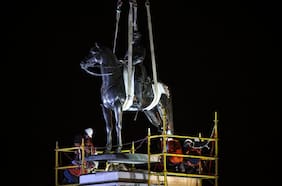 Tras casi 5 años de ausencia: estatua del general Manuel Baquedano retorna a Plaza Italia