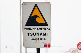 Científico de la U. de Chile desarrolla novedoso sistema con Inteligencia Artificial para alertar de un tsunami mucho más rápido que los métodos actuales