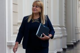 Presidente de la Suprema pide renuncia a Vivanco de su rol como vocera en medio de amenazas de acusación constitucional por dichos del fallo de isapres