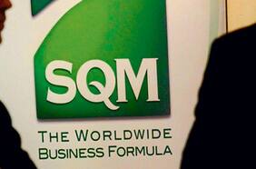 Acciones de SQM suben tras acuerdo con Codelco para explotar litio en el salar de Atacama