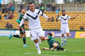 Ex delantero de la U encara a Esteban Paredes y recibe dura respuesta del Sifup