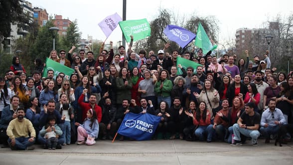 “Necesitamos tener fuerza”: Yeomans inicia campaña para presidir el Frente Amplio con críticas a Kast