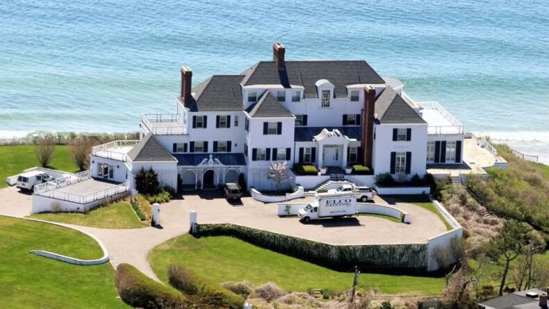 Taylor Swift Holiday Home