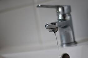 ¿Cómo ahorrar agua en el hogar? Revisa estas 18 recomendaciones