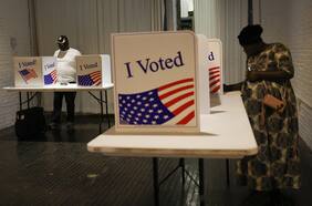 Desplome de la participación electoral demócrata impulsó la victoria de Trump