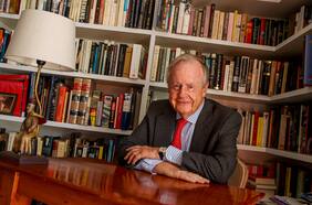 David Gallagher: “La centro-derecha y la centro-izquierda tienen que empezar a golpear más la mesa”