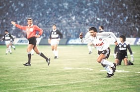 La increíble historia detrás de la subasta de la camiseta con la que Luis Pérez anotó los goles en la final de la Copa Libertadores de 1991