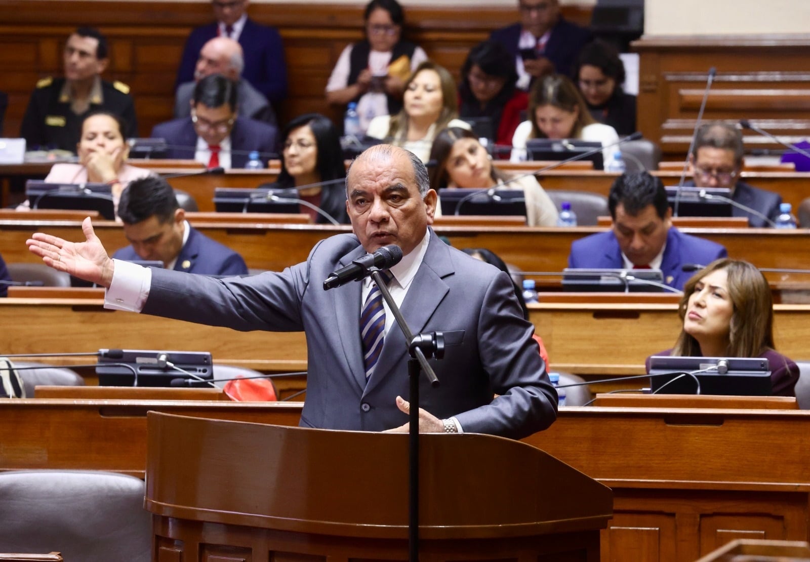 Oposición anuncia una moción para cesar al ministro del Interior de Perú tras el asesinato de una candidata