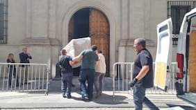 Llegó la cama y los veladores: hoy el Presidente Kast duerme en La Moneda