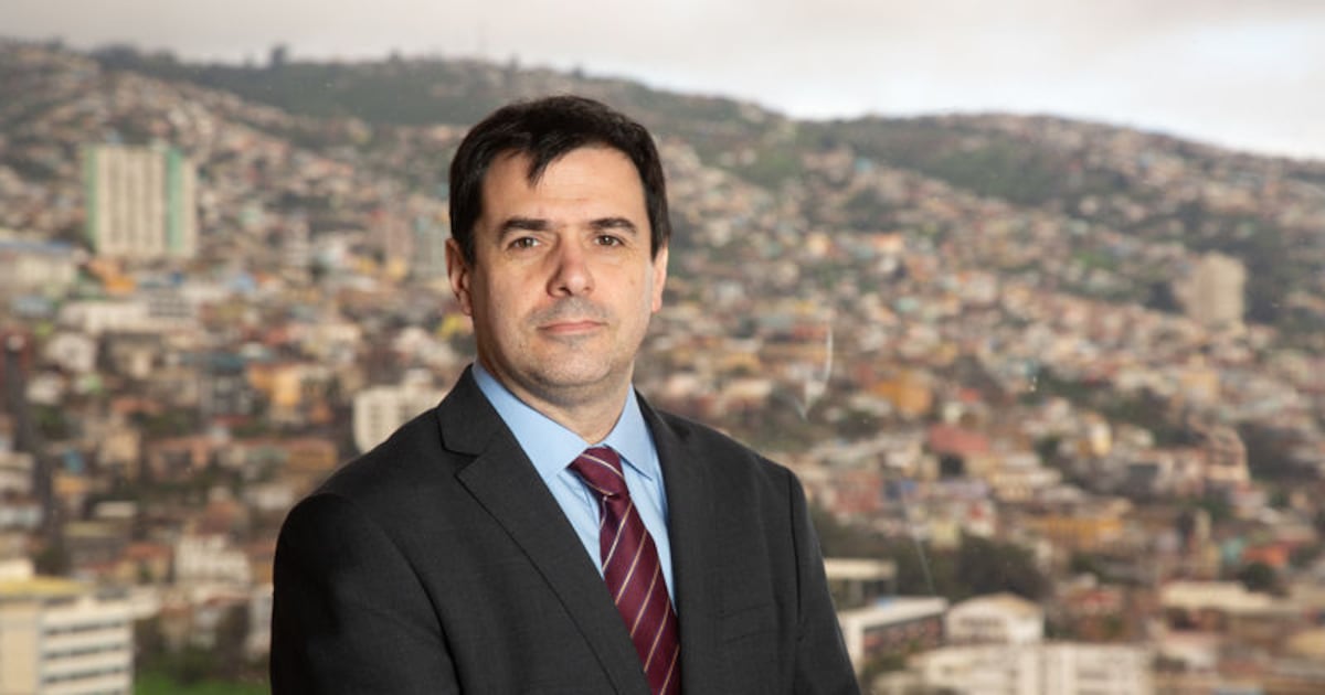 Tras roces con presidentes de la Cámara y el Senado, director de Biblioteca del Congreso presenta renuncia