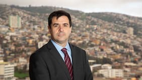 Exdirector de la BCN asegura que aún sigue en funciones, pero Congreso le negó acceso