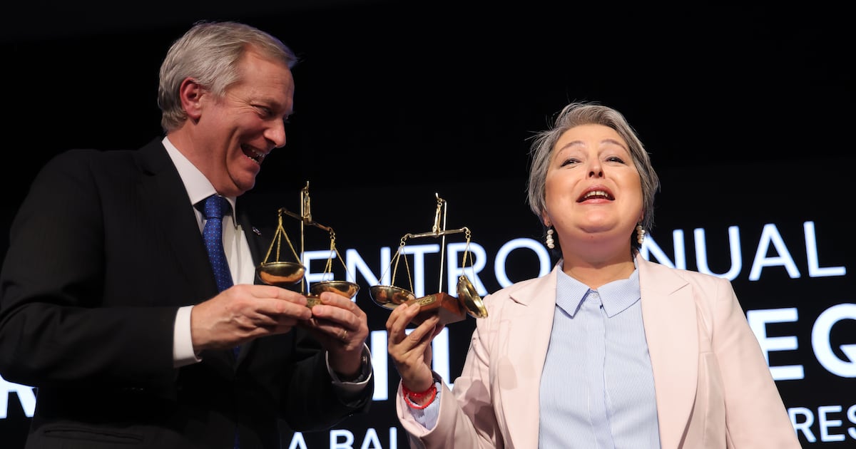 Tensión migratoria en la frontera norte: La Moneda defiende gestión mientras Jara y Kast intensifican críticas