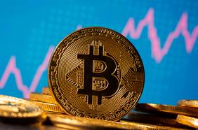 El bitcoin coquetea con máximos históricos y la “locura” por la criptomoneda también llega a Chile