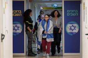 Comienza alto el fuego entre Israel y Hamas y liberan a las tres primeras rehenes israelíes